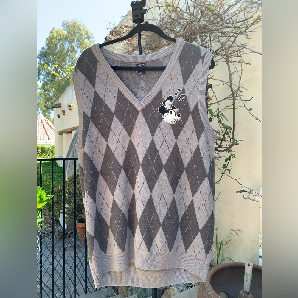 Argyle MICKEY EMBROIDERED OUR/(her)universe Sweater size medium🤩